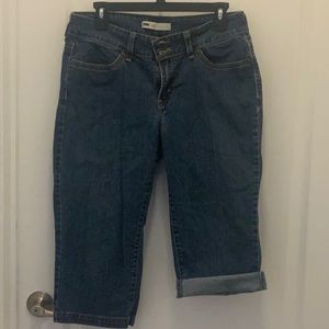 Ladies Levis capris
